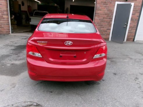 2016 Hyundai Accent SE 4dr Sedan 6A Red, East Barre, VT