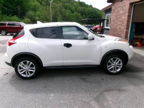 2014 Nissan JUKE SV 4dr Crossover 6M White, East Barre, VT