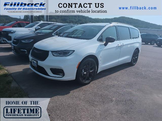 2024 Chrysler Pacifica Touring L White, Boscobel, WI