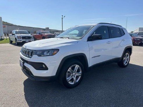 2023 Jeep Compass Latitude White, Boscobel, WI